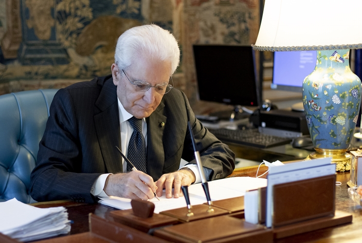 Il Presidente Mattarella ha firmato i decreti di nomina di 25 nuovi Cavalieri del Lavoro