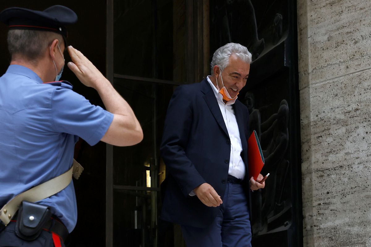 L’abuso d’ufficio non è più reato, Arcuri assolto sulle mascherine