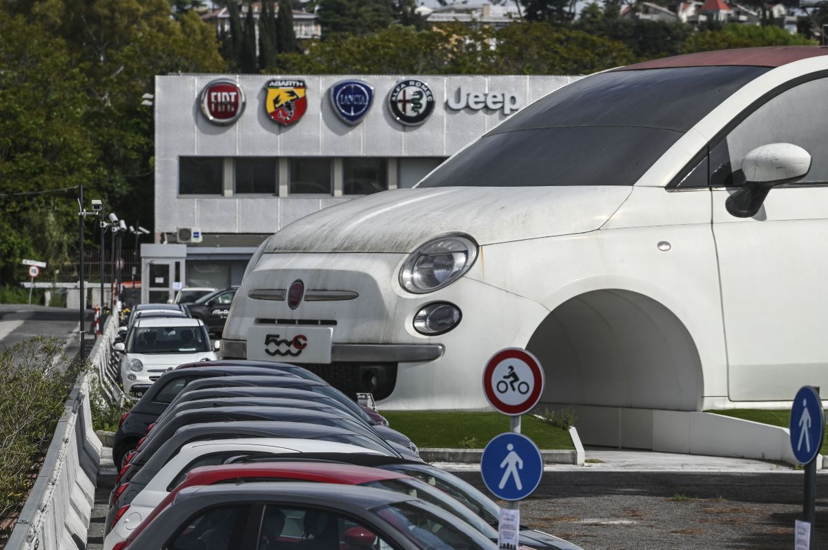 Marzo sorride all’auto europea: ibride in volo, elettriche in rincorsa, Stellantis in affanno