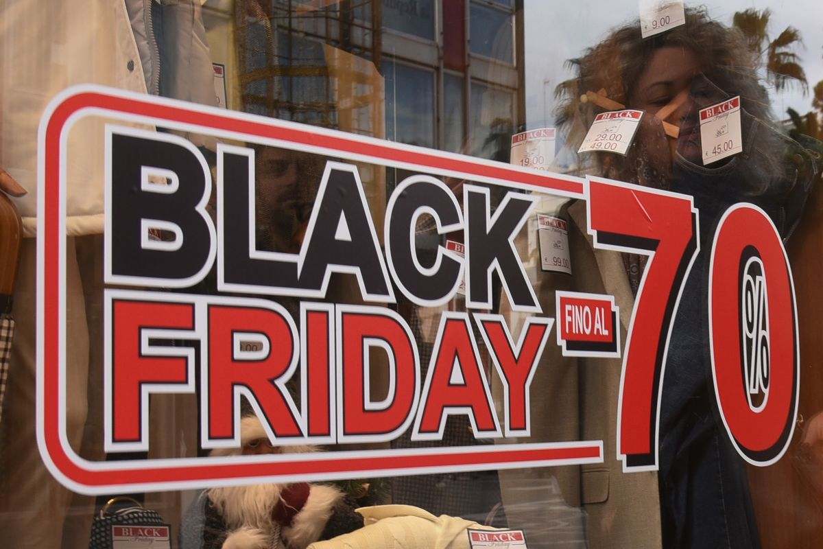 Black Friday accende i consumi, ma l'Italia compra col freno tirato