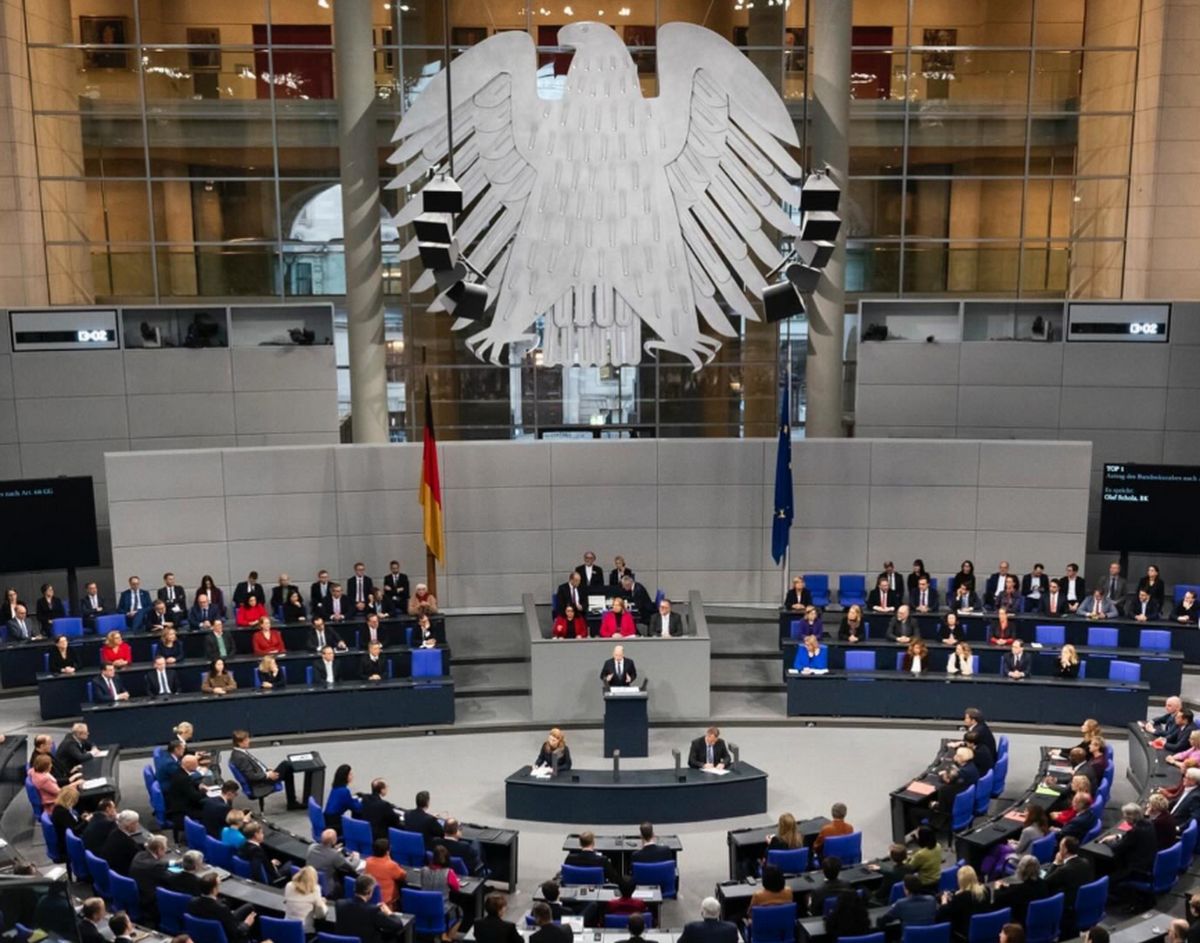 Berlino, la legge sulla stretta ai migranti non passa: tensioni nel Bundestag