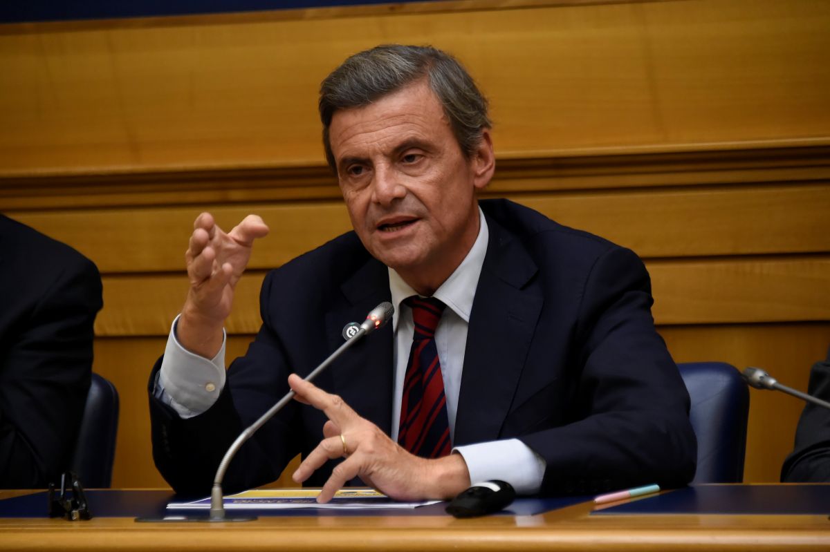 Bollette e insulti: lo scontro Calenda-Cattaneo finisce in tribunale