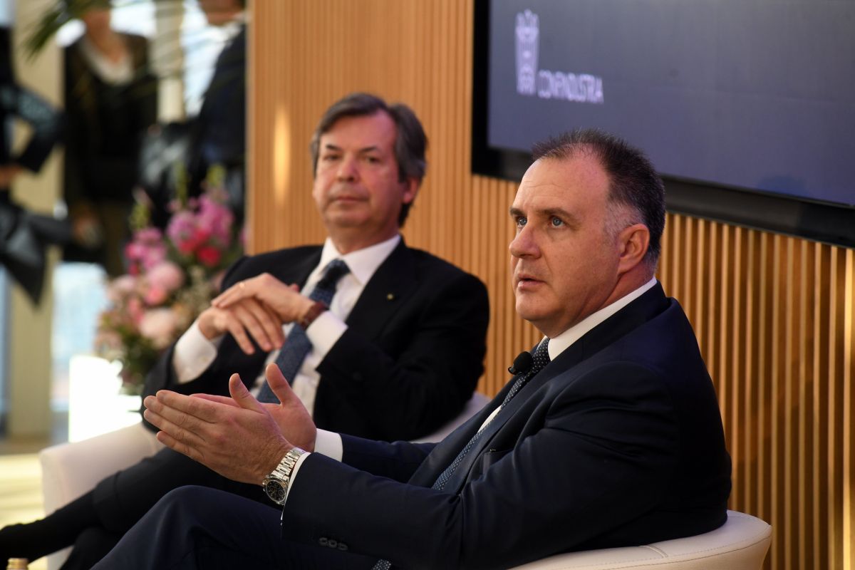 Industria italiana: cresce la fiducia, ma il caro energia frena la ripresa