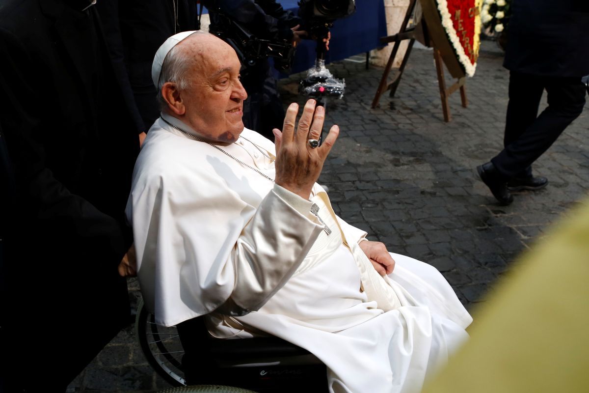 Papa Francesco: “Bisogna disarmare la Terra”