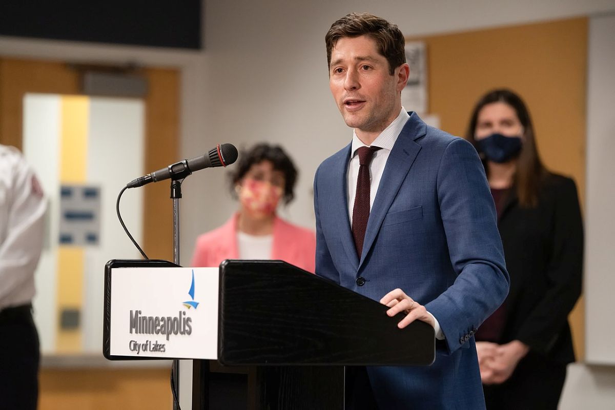 Minneapolis sfida Washington, sindaco Frey contro l’Ice: fuori da qui