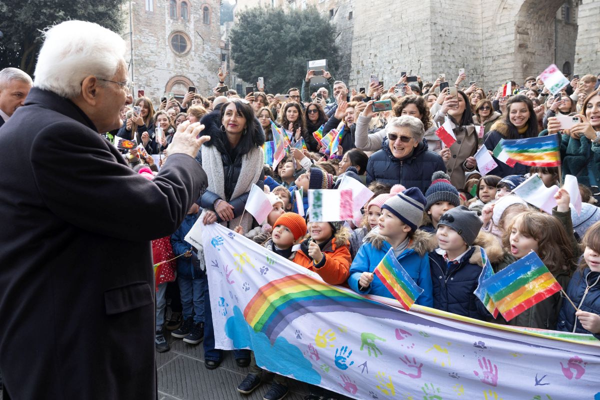 Italia unita contro le accuse russe: solidarietà al Presidente Mattarella