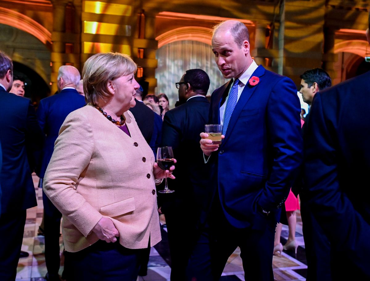 Crisi nella CDU: Merkel condanna Merz, Germania in piazza contro l’AfD