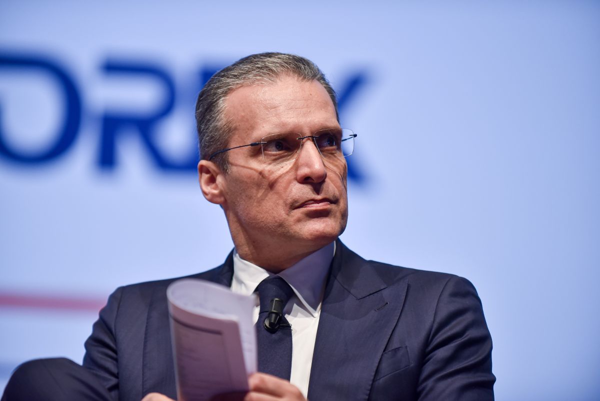 Intesa Sanpaolo punta sulle Americhe: investimenti da 18 miliardi per infrastrutture ed energia green