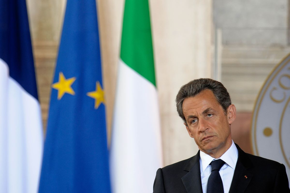 Condanna finale per Sarkozy: 3 anni, uno con braccialetto elettronico