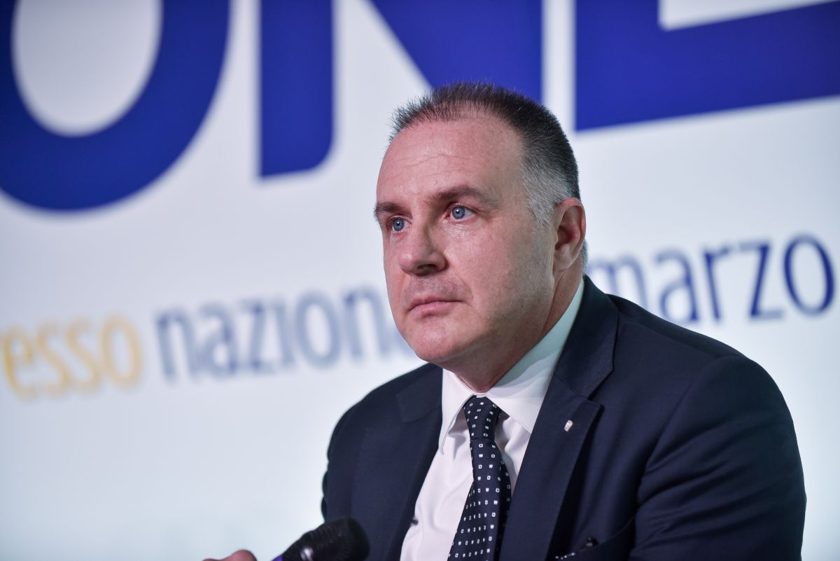 Imprese e sindacati alleati incalzano il governo: misure urgenti contro i dazi USA per salvare l’economia italiana