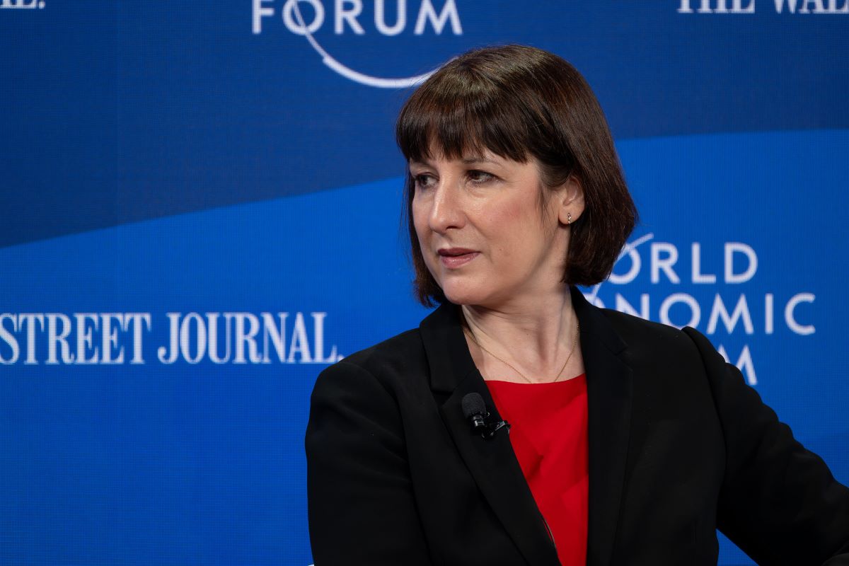 Crescita del Regno Unito delude, governo in difficoltà