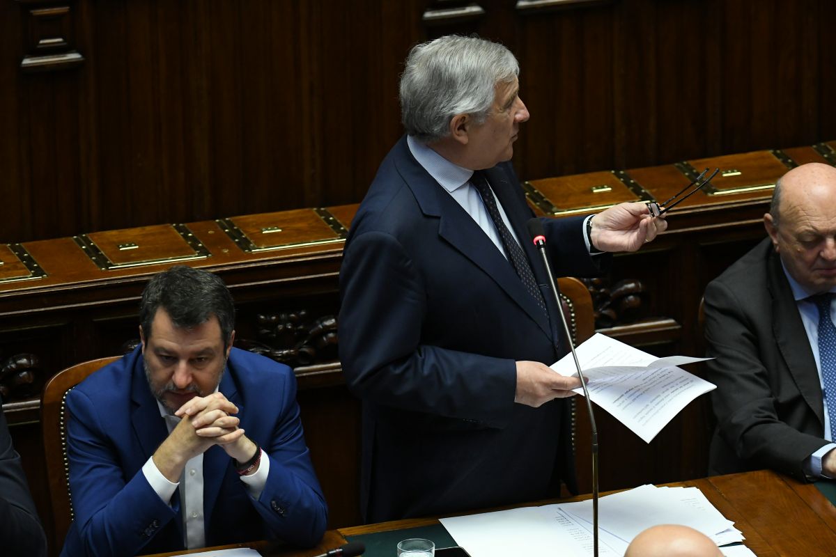 Manovra, Tajani e Salvini si scontrano: il caso Metro C