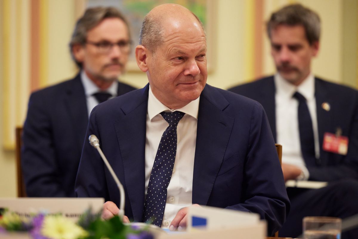 Scholz e Merz si affrontano in tv: scintille su economia e Afd