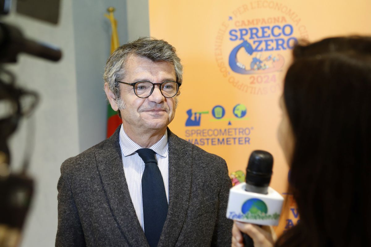 Italia, cibo nel cestino: spreco da 17,8 miliardi, il peggiore in Europa