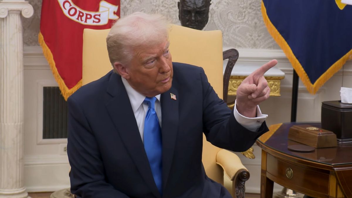 Scontro infuocato alla Casa Bianca: Trump minaccia Zelensky e lo caccia