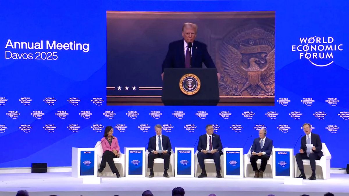 Davos, Trump rilancia America First: “Produci negli Usa o paghi dazi”