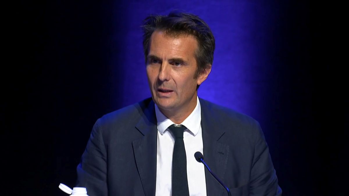 Vivendi tra tensioni e vendite: il futuro incerto del colosso francese