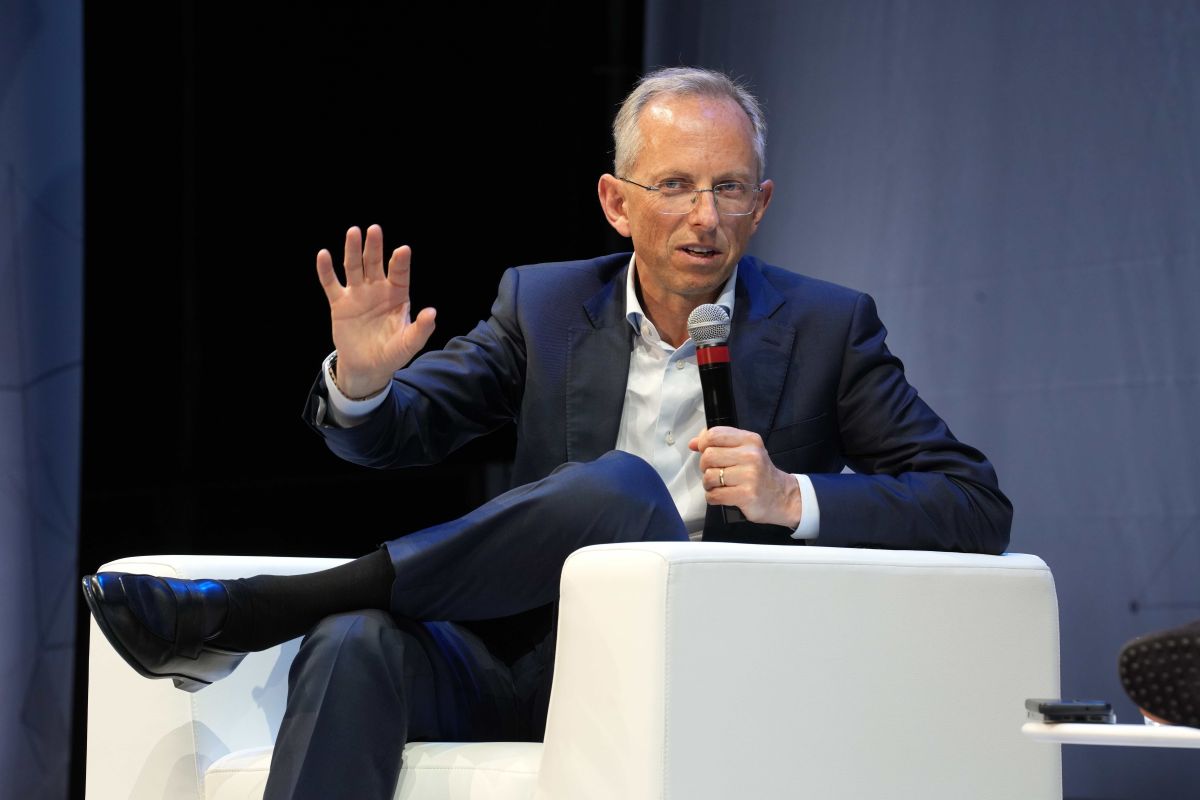 Ferrari tra ambizione elettrica e crollo in Borsa