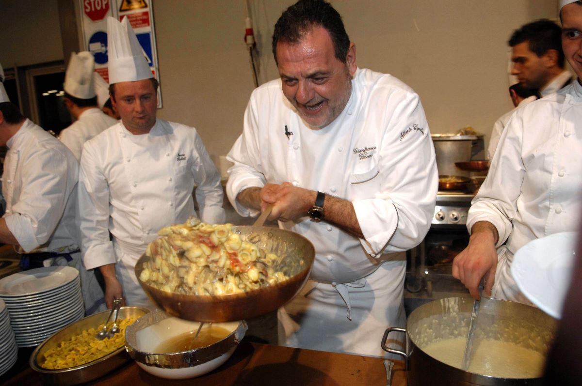 Vissani contro l’uso di azoto e sifoni: “Salviamo la cucina italiana”
