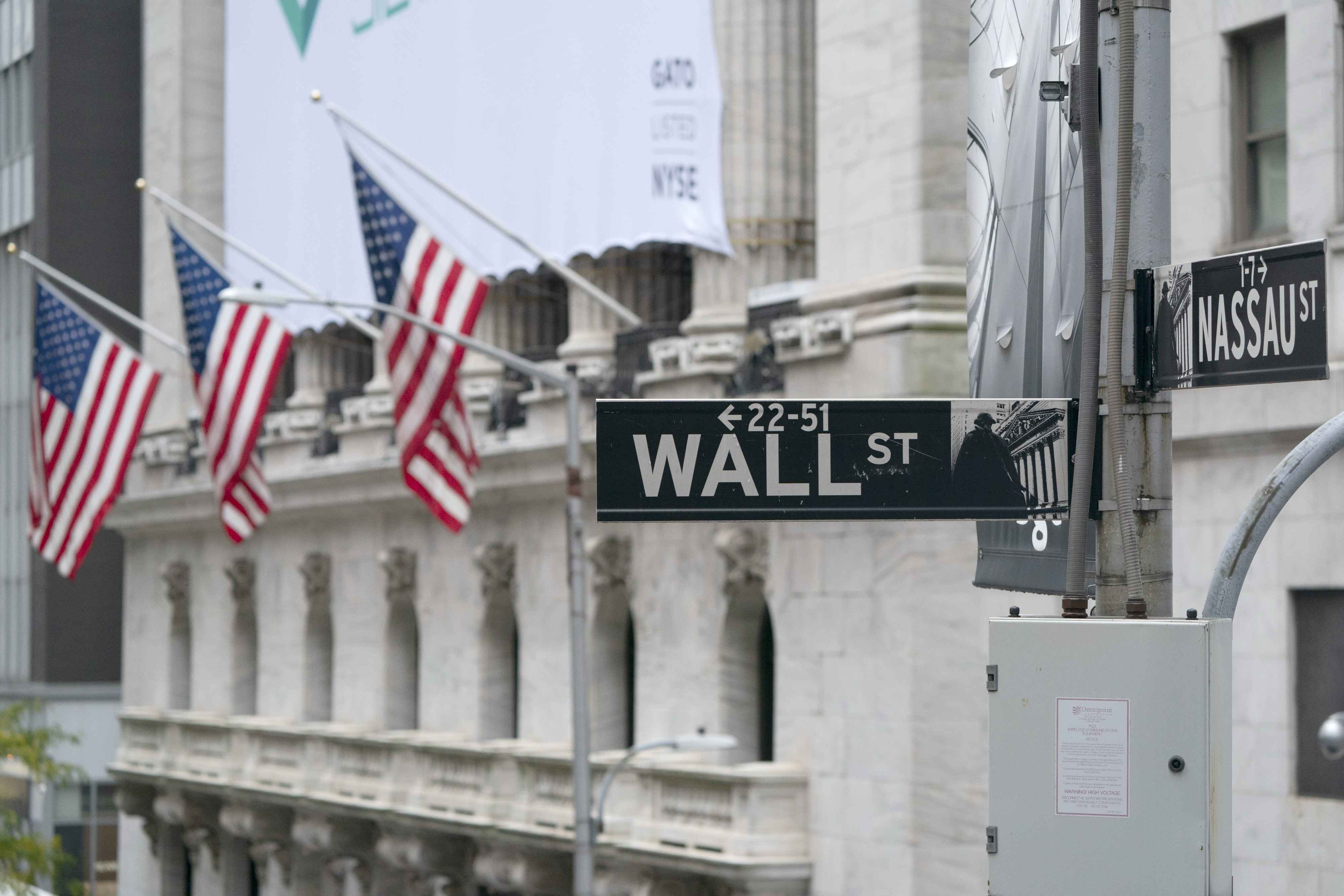 Trump rilancia lo scontro con la Fed e affonda Wall Street