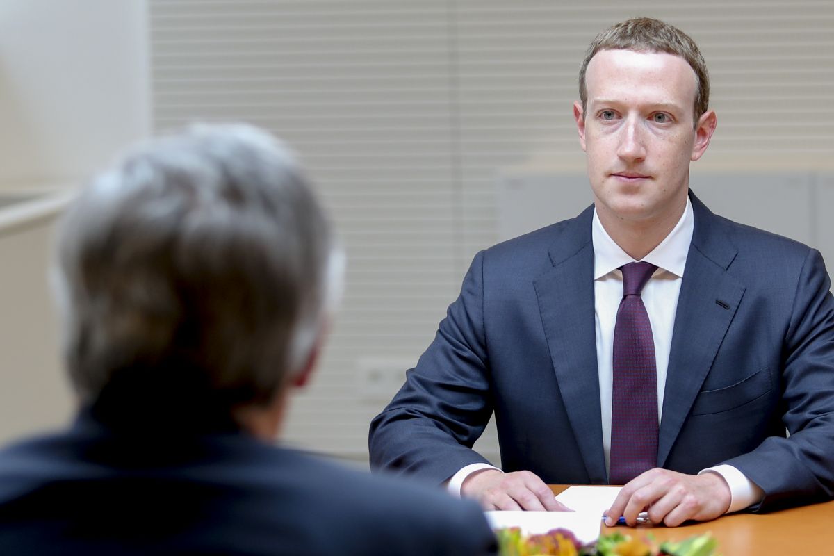 Meta addestrerà l’IA con i tuoi post: Zuckerberg vuole tutto. Sale la protesta