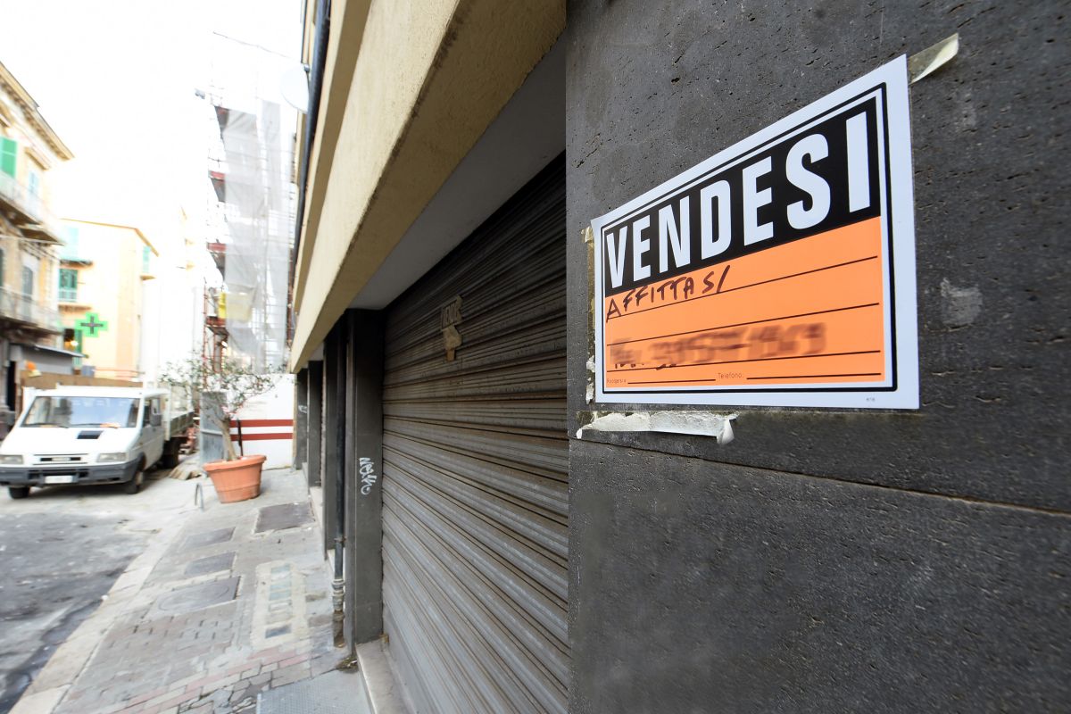 Commercio in fuga: oltre 140mila negozi persi in 12 anni