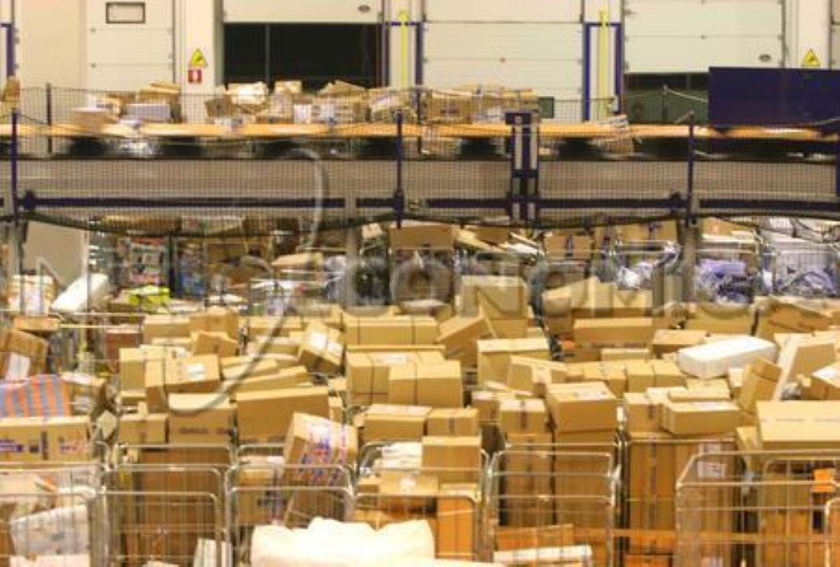 Usa sospendono i pacchi da Cina e Hong Kong: impatti sul commercio elettronico globale