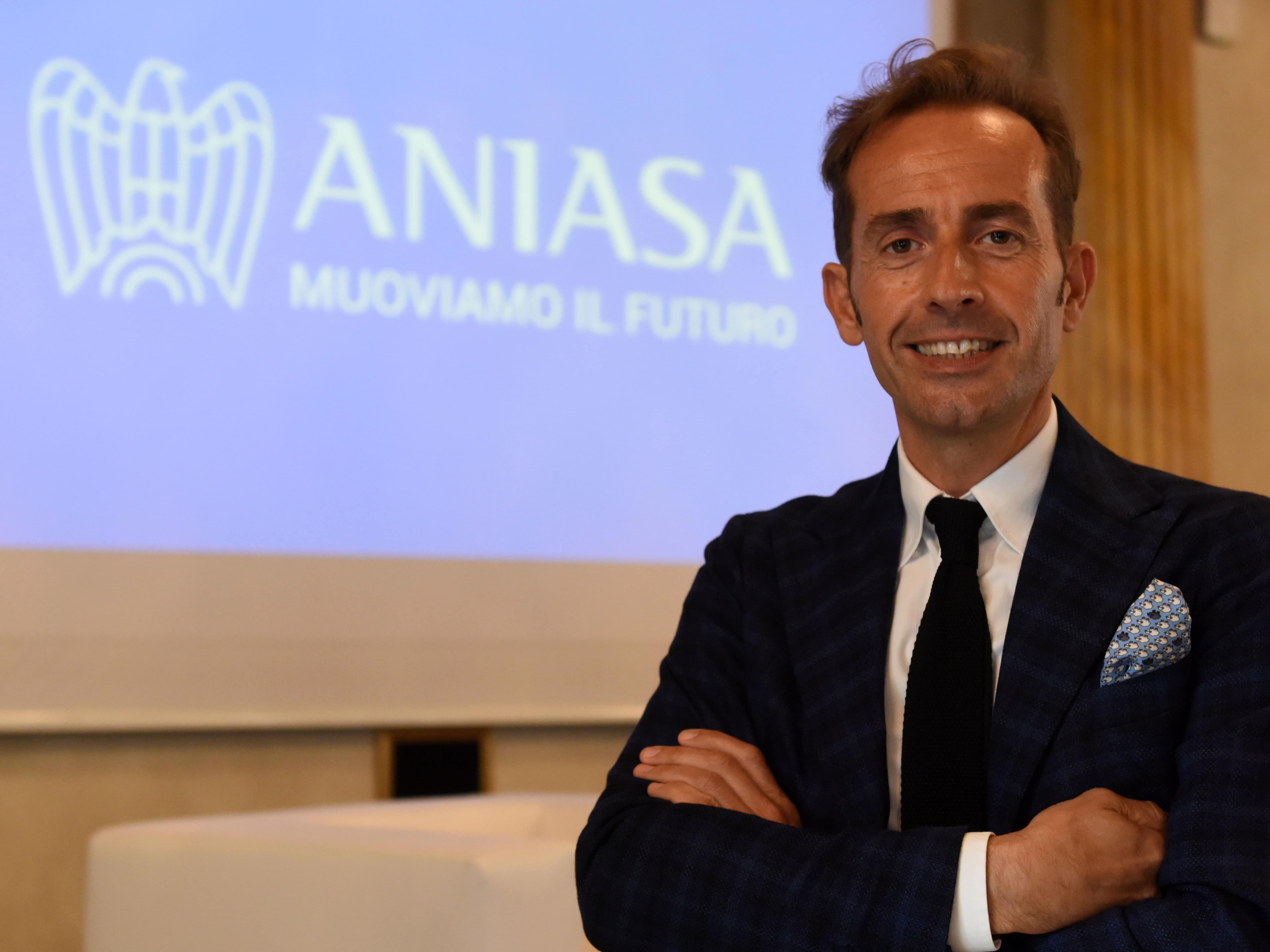 La crisi dei chip auto e le incaute scelte della politica rallentano la ripresa della mobilità sostenibile a noleggio e in sharing