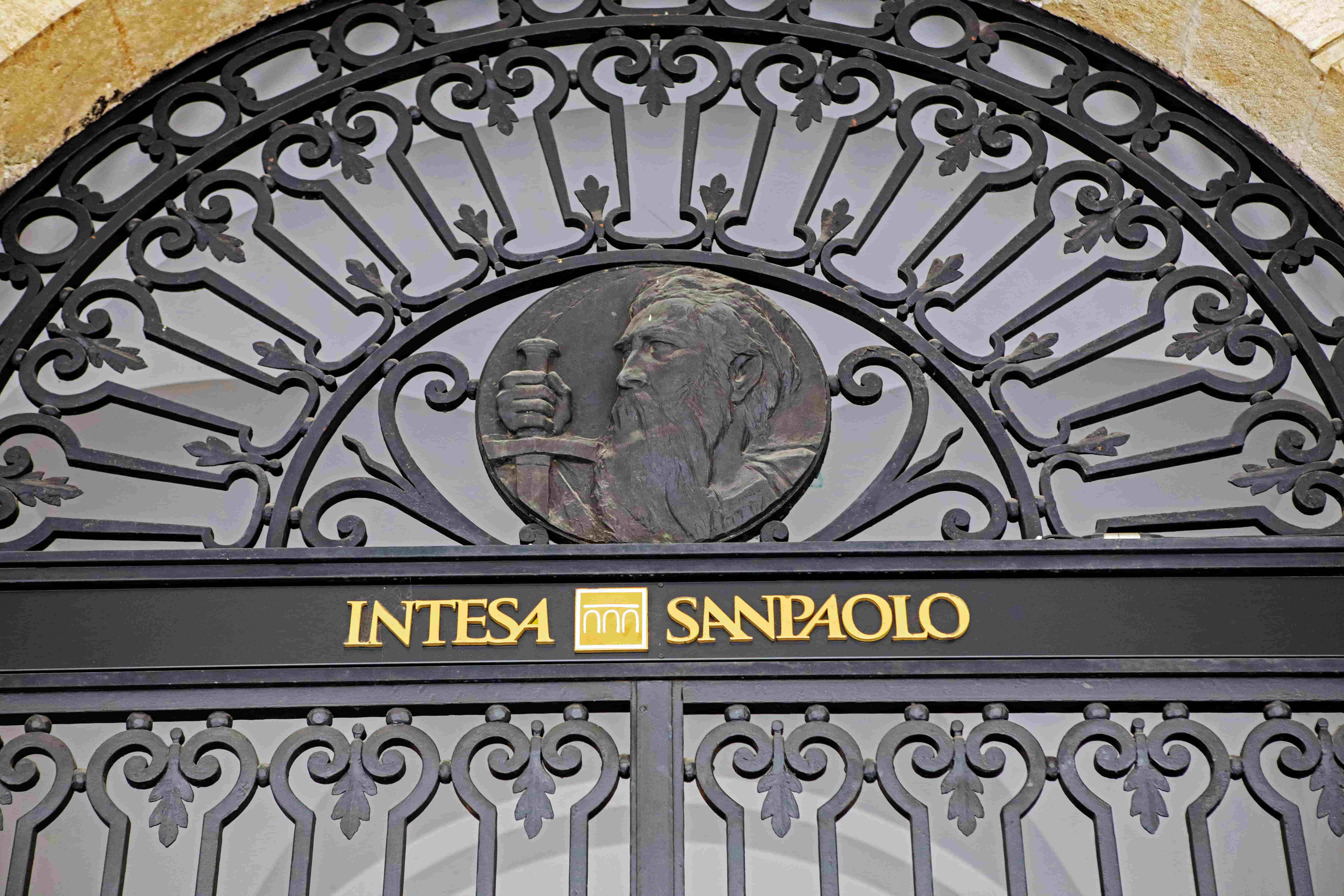 Intesa Sanpaolo: utile netto 2021 +19,4%, approvato il Piano di Impresa 2022-2025