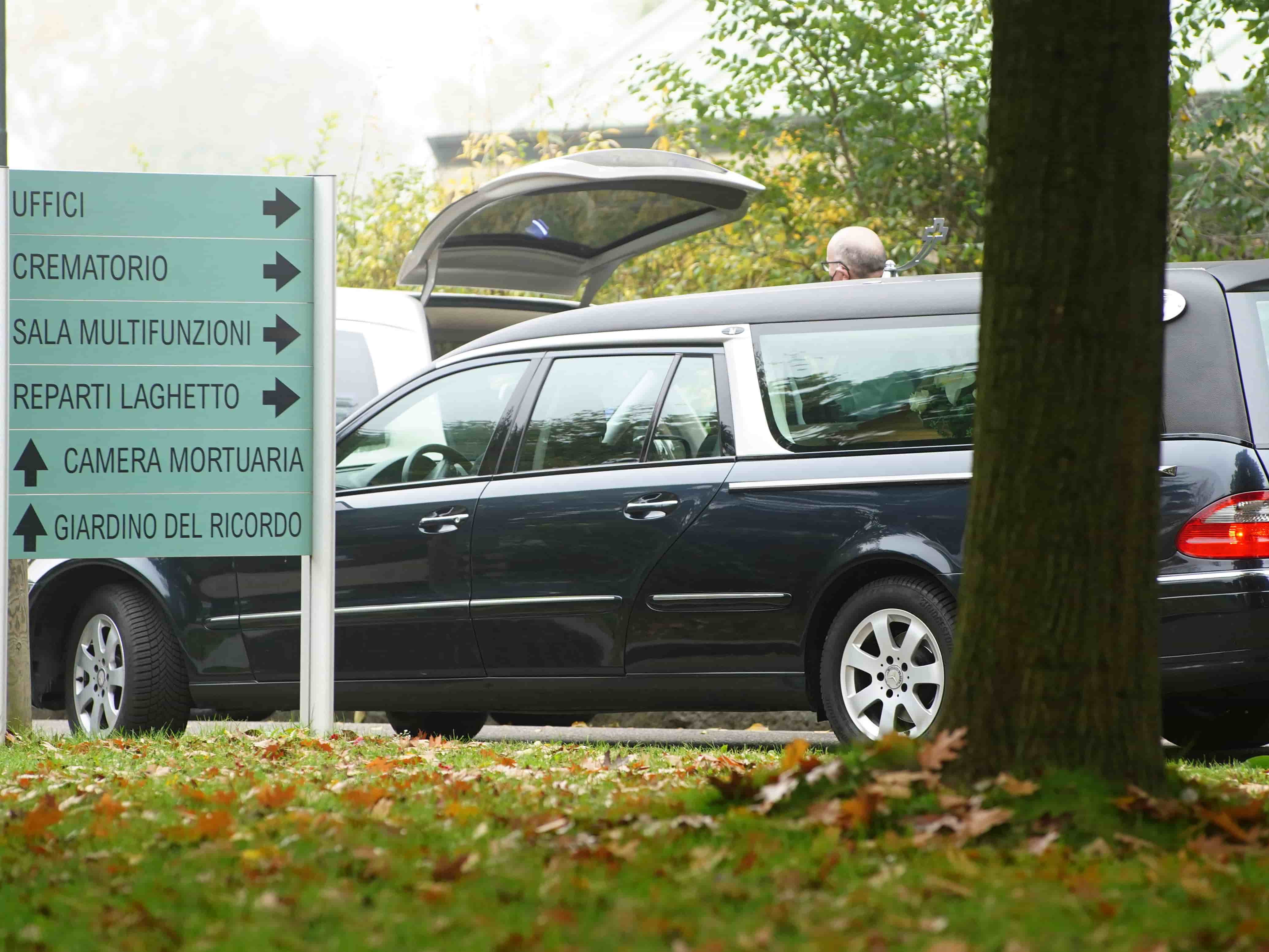 Caos cremazioni: a Roma è complicato pure schiattare