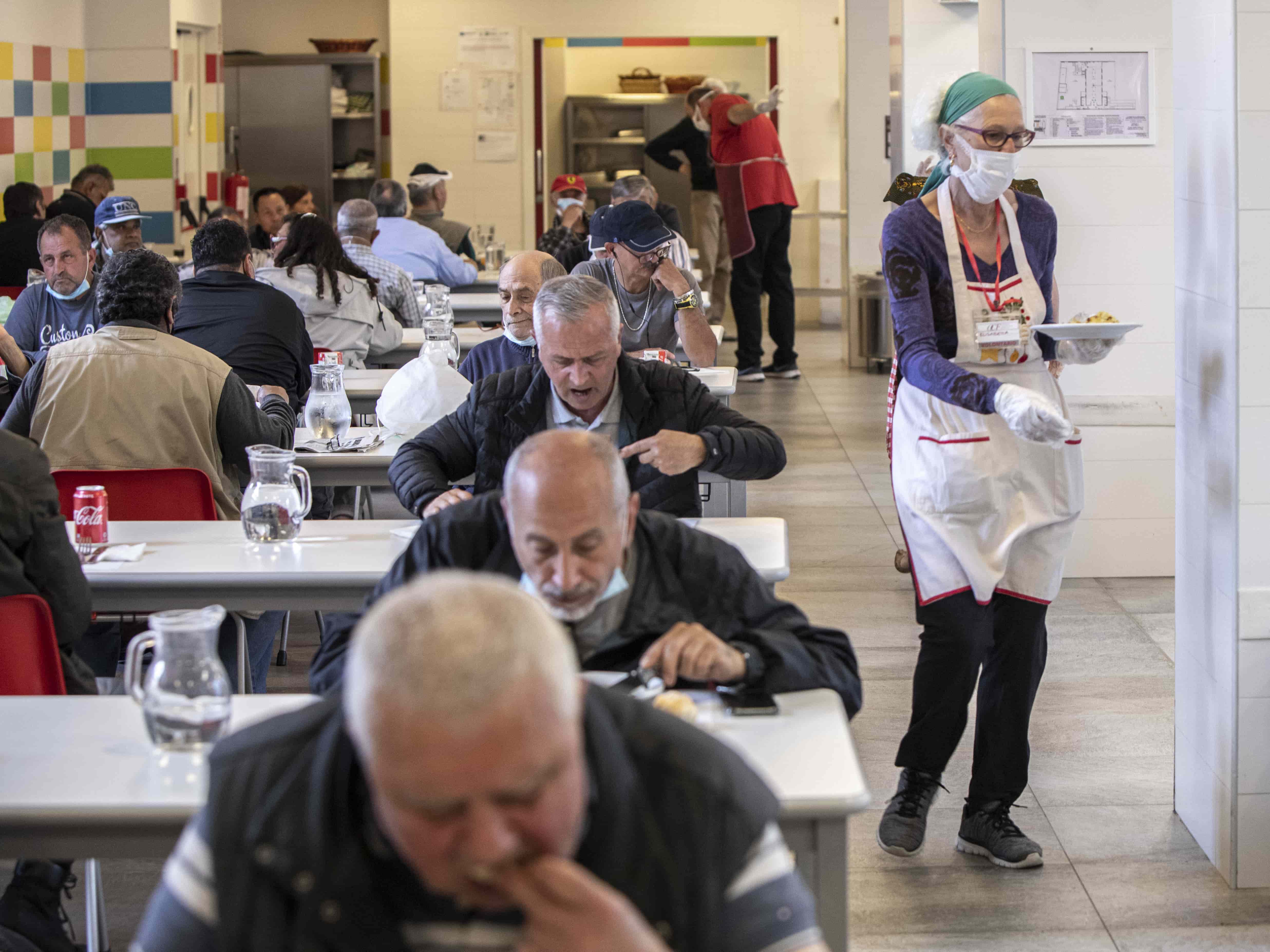 Confcommercio: l'inflazione spinge il disagio sociale