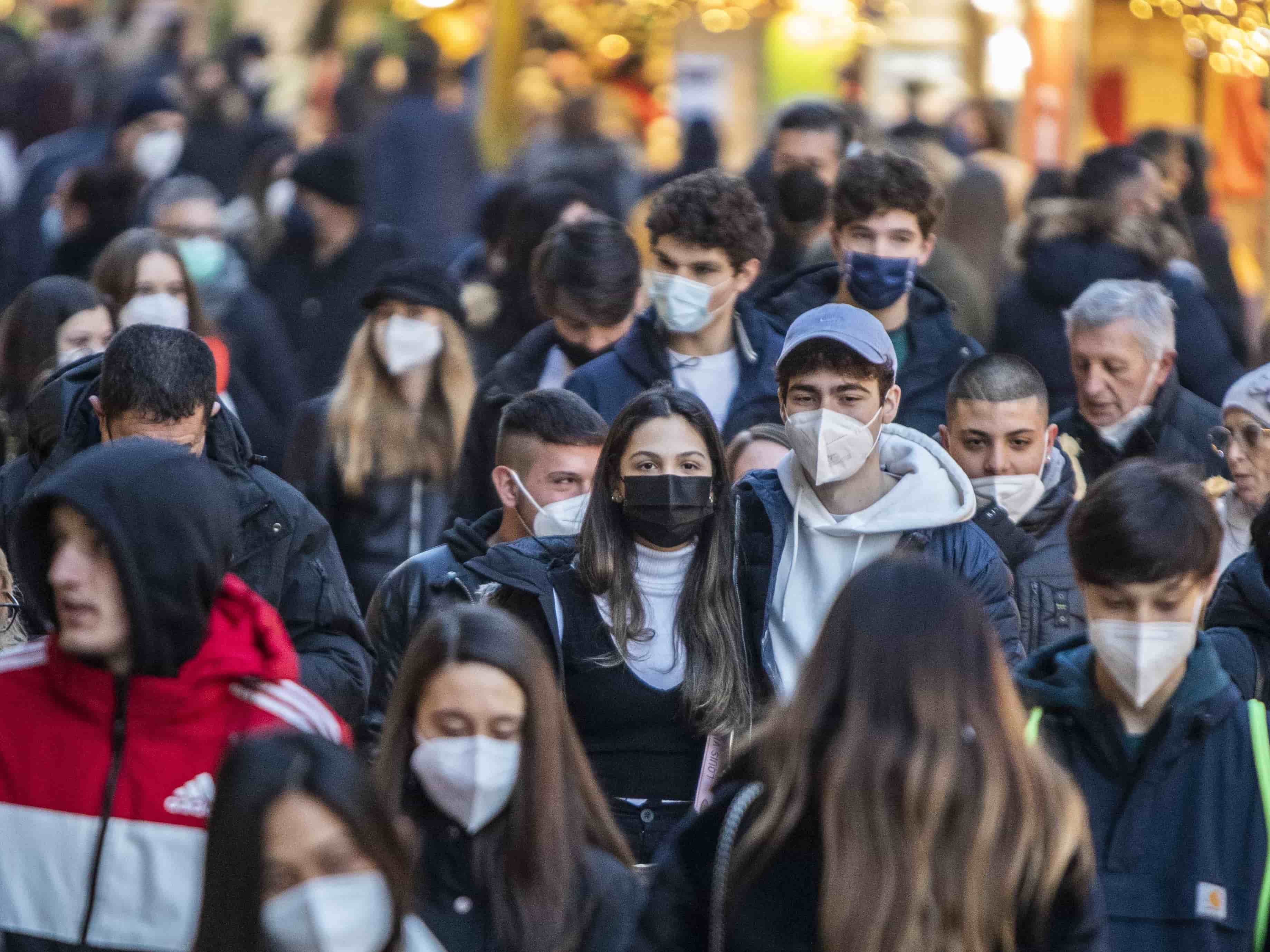 Mascherina si, mascherina no. Confcommercio tentenna