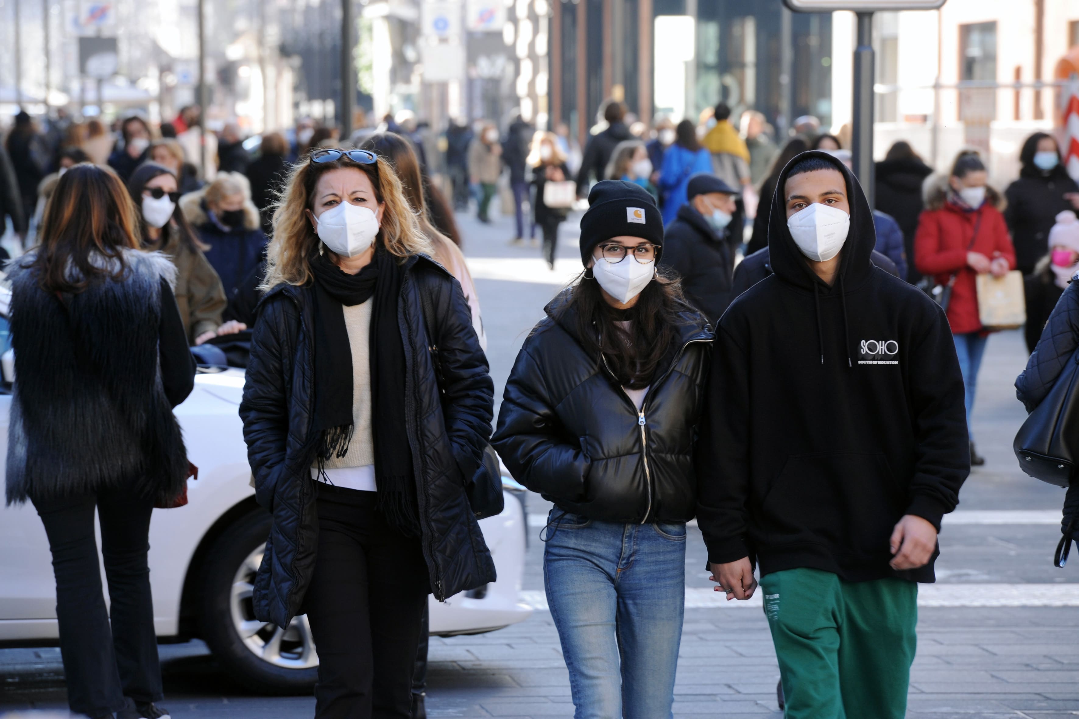 Gli irriducibili della mascherina