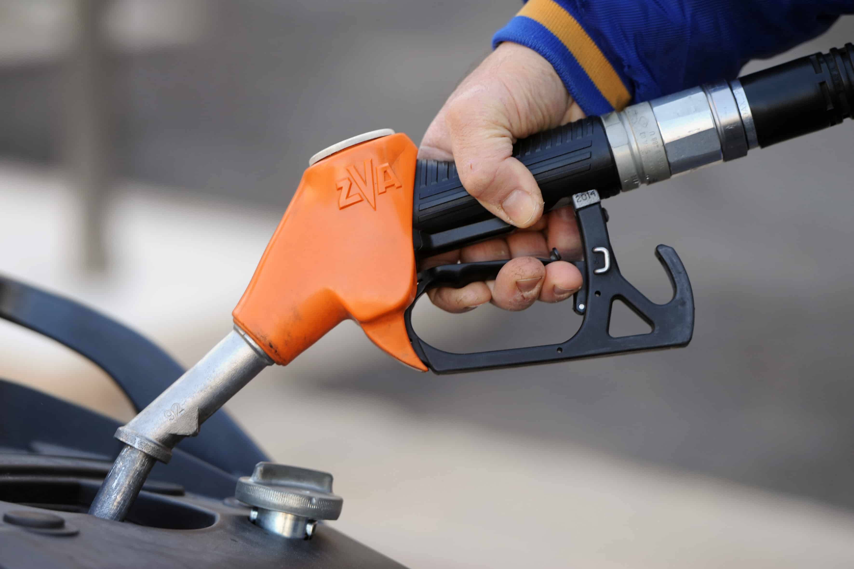 Benzina, stangata da 600 euro in più a famiglia