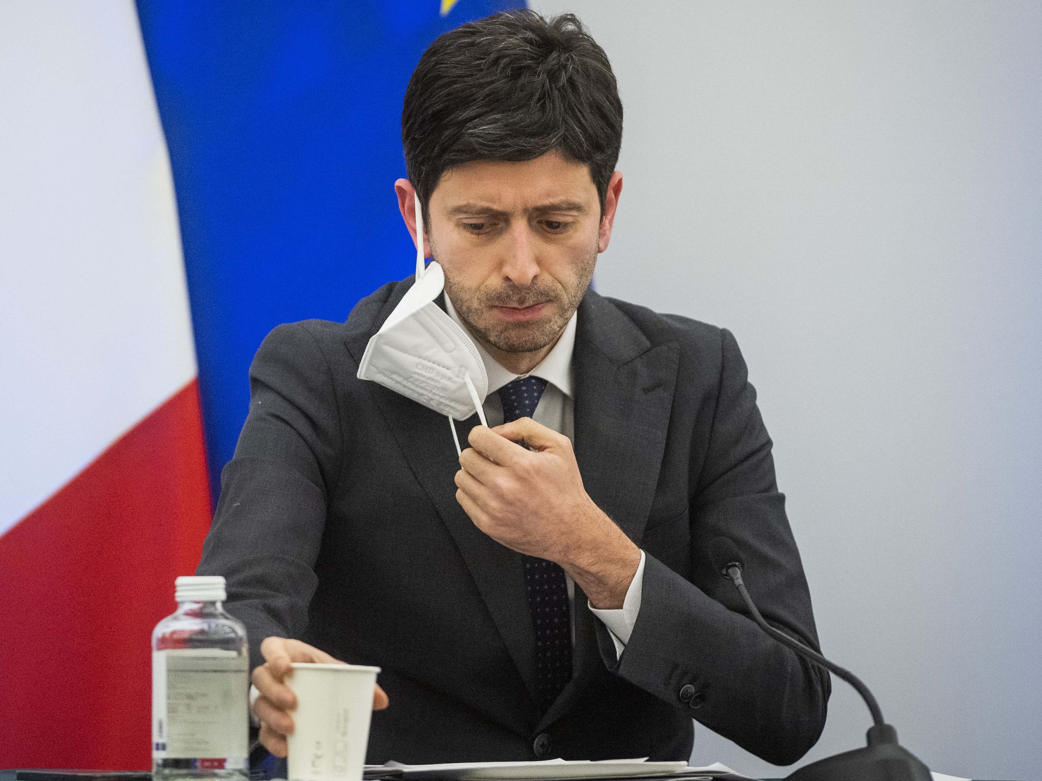 Ministro Speranza, che senso ha continuare ad insistere sul green pass?