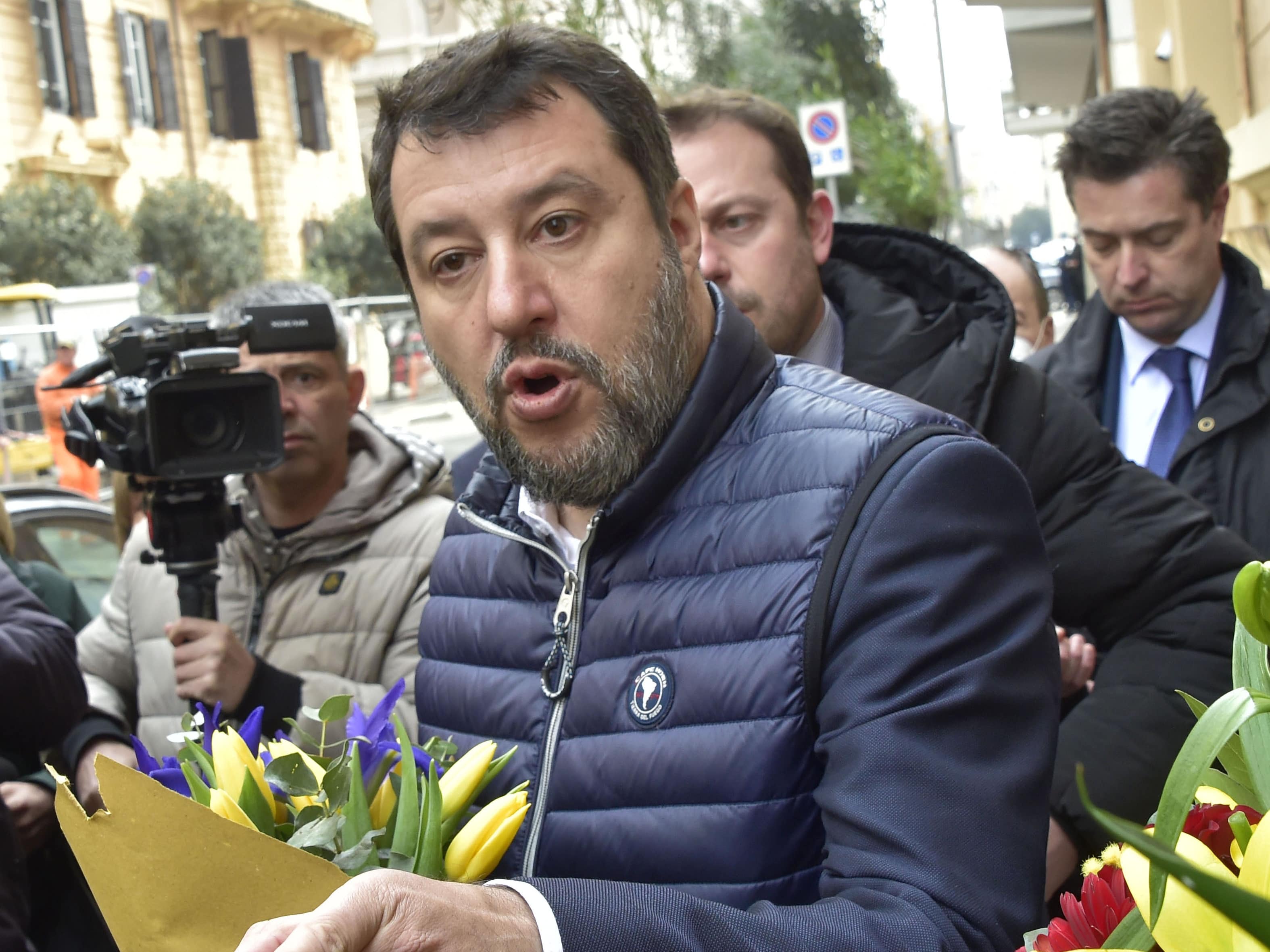 Salvini, mission peace and love con imprevisto