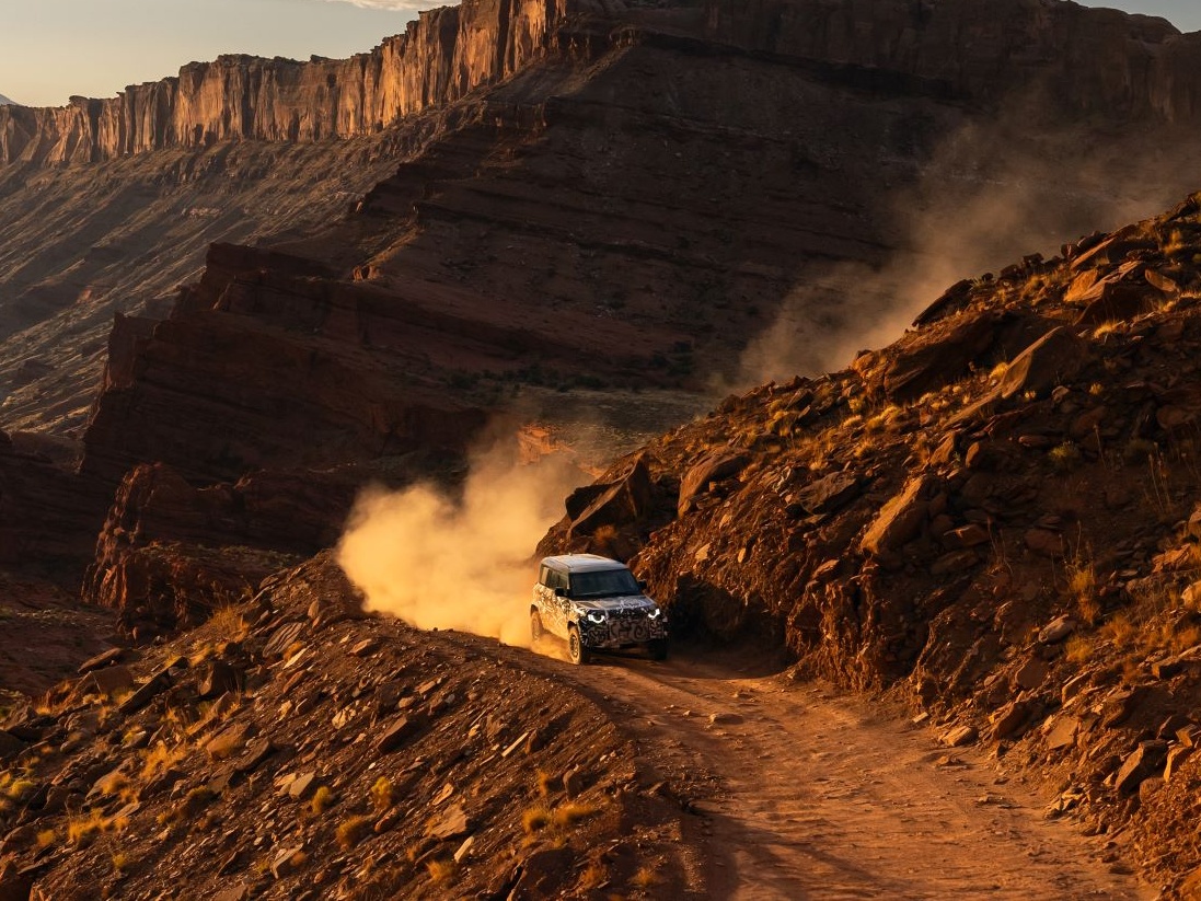 Defender presenterà la Defender OCTA