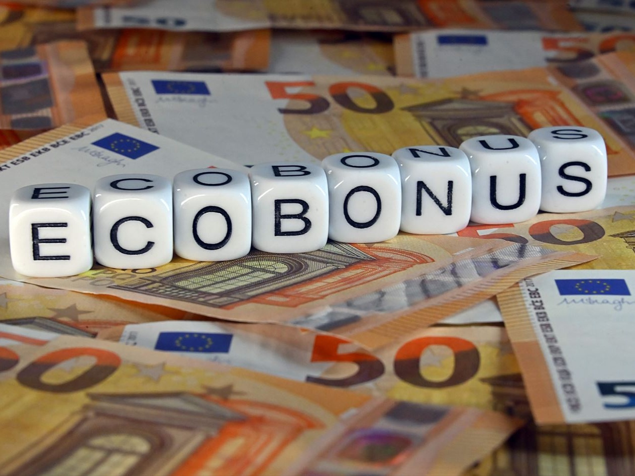 Incentivi auto: come funziona l’ecobonus in partenza da oggi