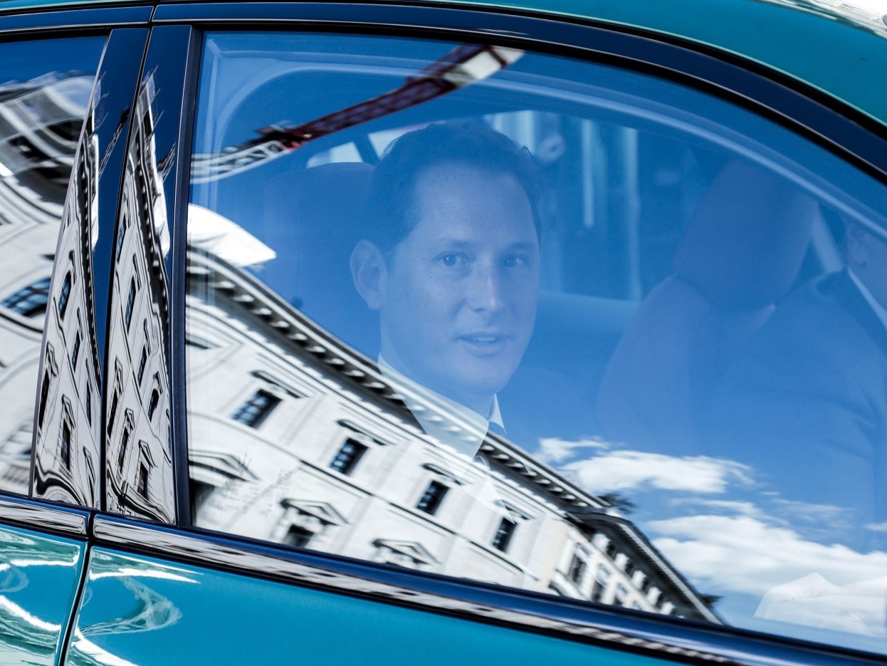 Stellantis, Elkann in audizione alla Camera: “Investiremo 2 miliardi in Italia nel 2025”