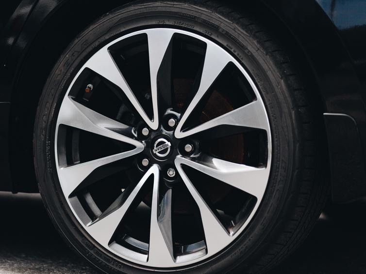 Ucraina: Nissan e Toyota chiudono le fabbriche in Russia e richiamano dipendenti