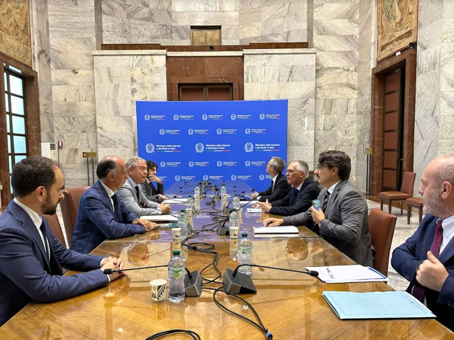 Stellantis, accordo entro fine luglio per rilanciare l'auto italiana: Produrremo un milione di veicoli