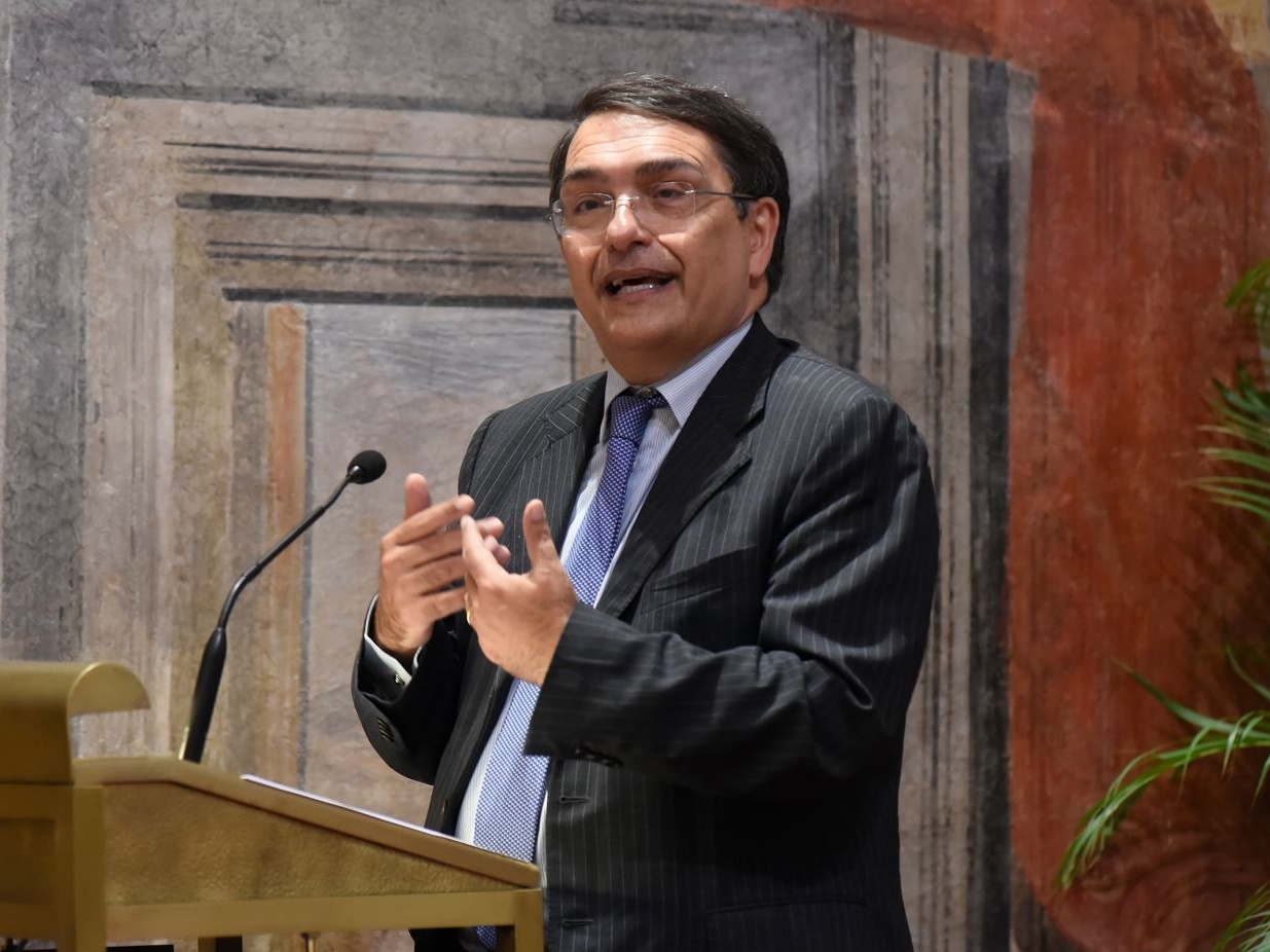 Agcom: Tra 10 anni solo l'1,5% delle famiglie leggerà un quotidiano