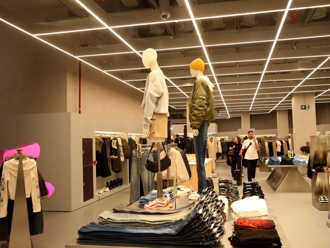 Abbigliamento, sempre più italiani comprano online: 9mila attività in meno in 5 anni