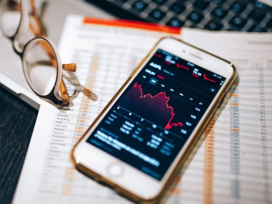 Azioni: il mercato è vicino a un massimo pluriennale, bisogna fare attenzione