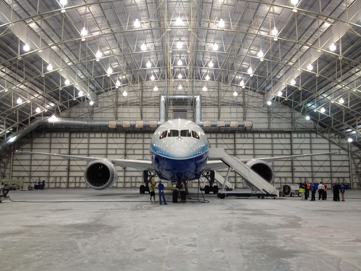Il Dreamliner cade, Boeing crolla