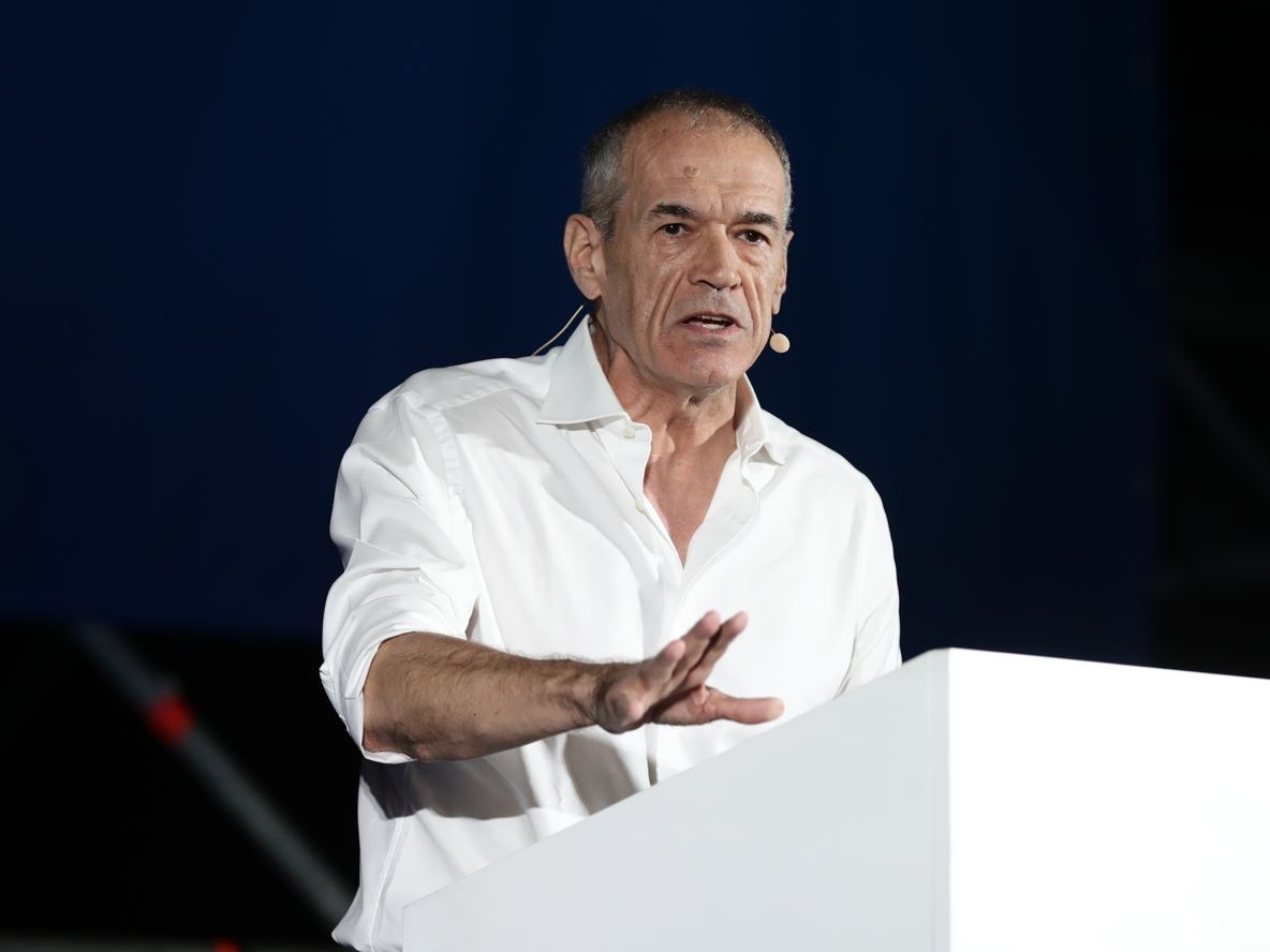 Carlo Cottarelli fa chiarezza sulla spesa sanitaria: è stata ridotta o no?