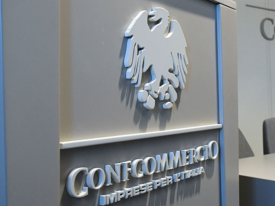 Lo spread Btp-Bund ai minimi dal 2021, Confcommercio: “Crescita del 2025 tutta da costruire”