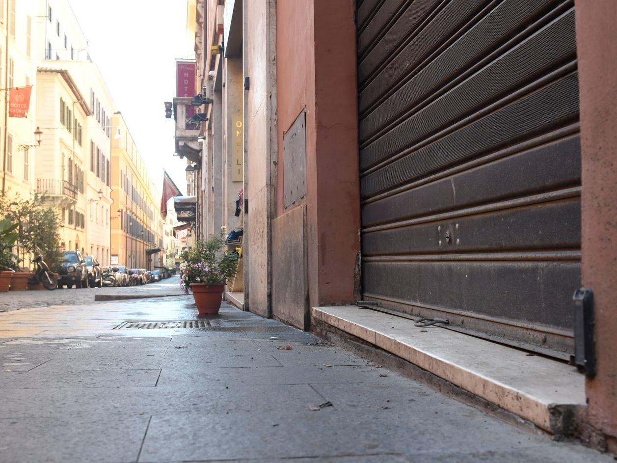 Confcommercio: 111.000 negozi spariti negli ultimi dieci anni in Italia