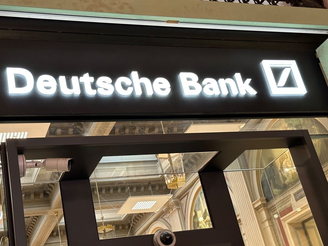 Banche: Deutsche Bank fa utili per 4,2 miliardi, ma licenzia 3.500 dipendenti
