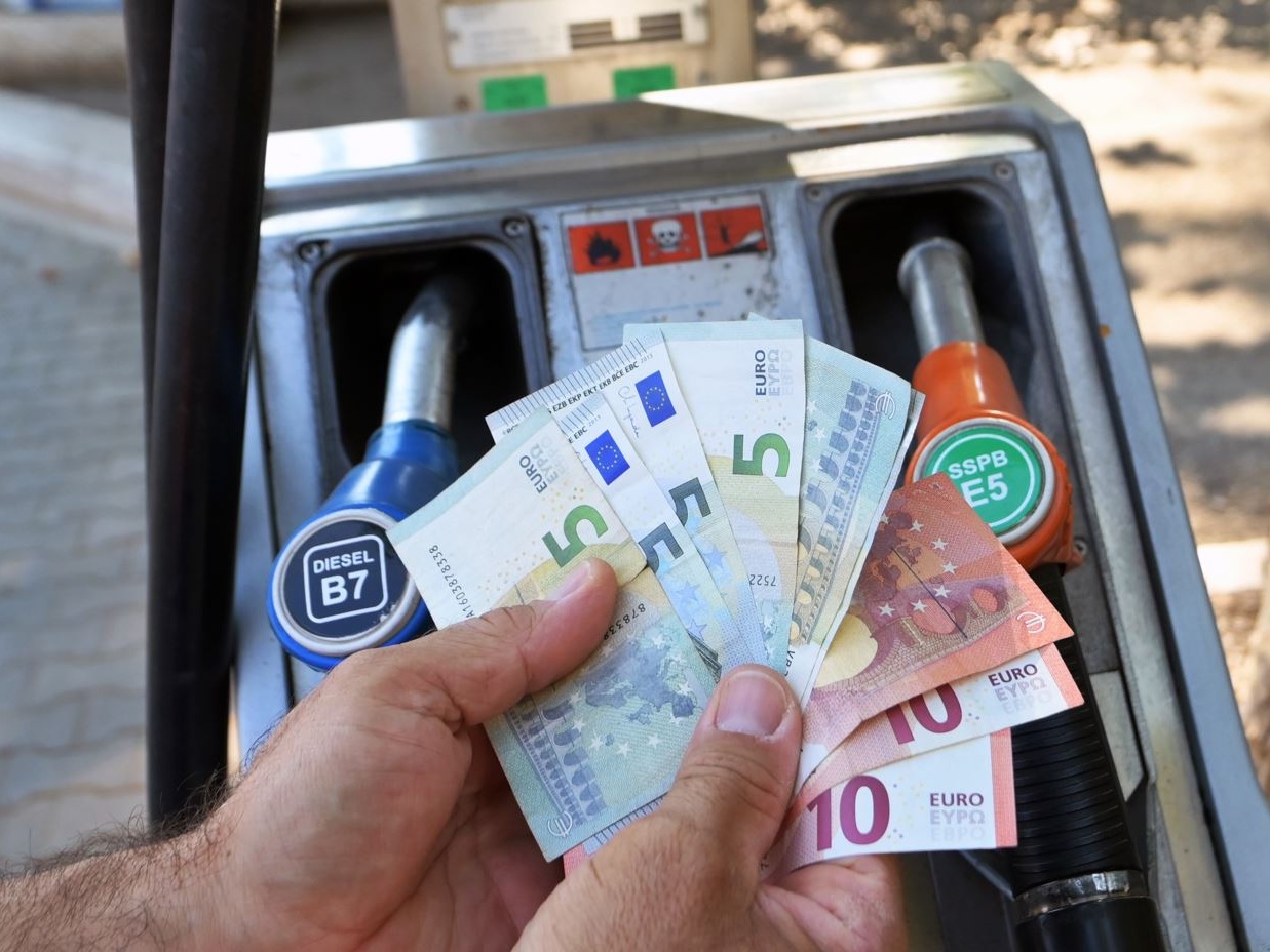 Aumenti diesel 2026: Federcontribuenti lancia l’allarme per PMI e consumatori